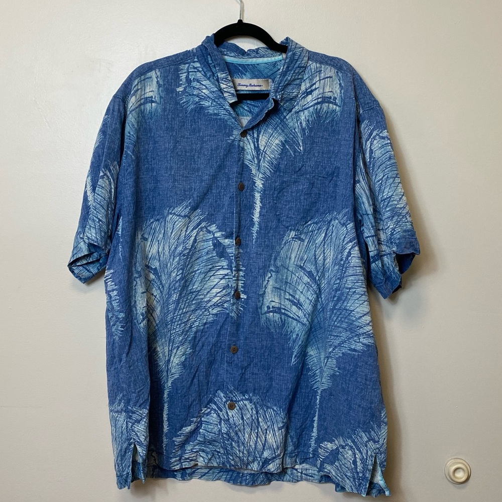 Men’s Tommy Bahama Short Sleeve Button Down Collard Shirt. Blue. Size XL
